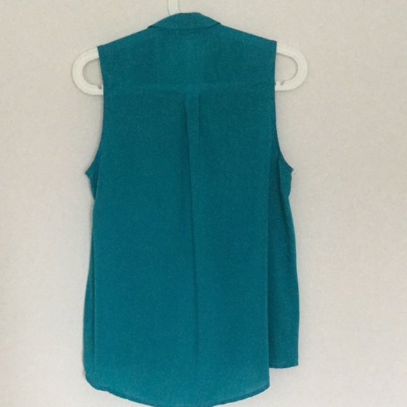 Sleeveless blouse - Picture 2 of 3
